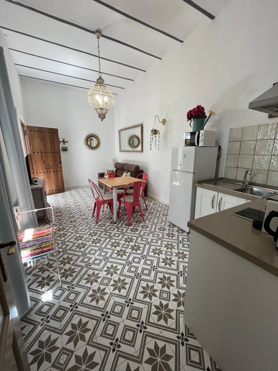 Kitchen or kitchenette, Dining area, minibar