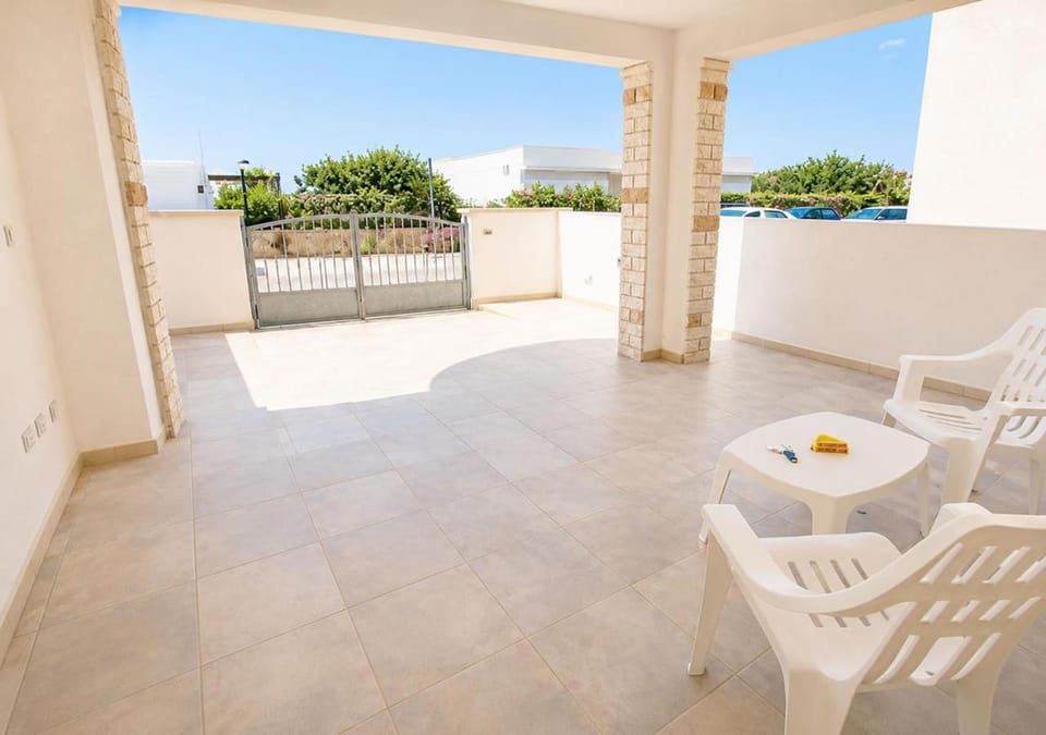 Property building, Patio, Parking