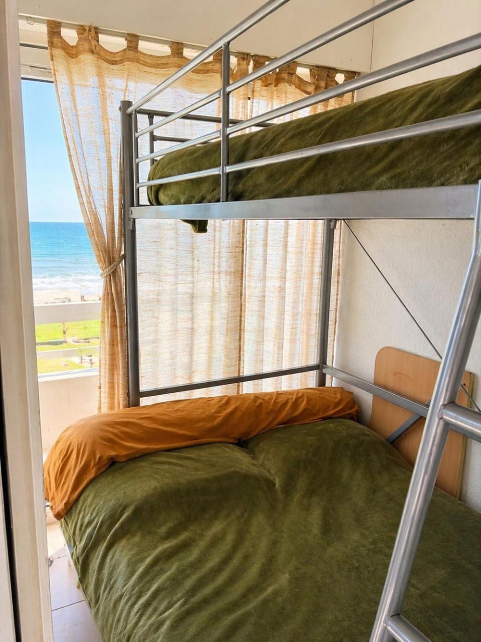 Studio cabine pied dans l eau climatisé, parking et wifi haut débit Cabin in Canet-en-Roussillon
