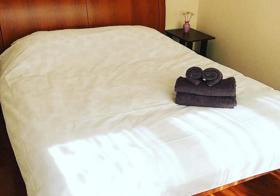 Bed, Seating area, Bedroom
