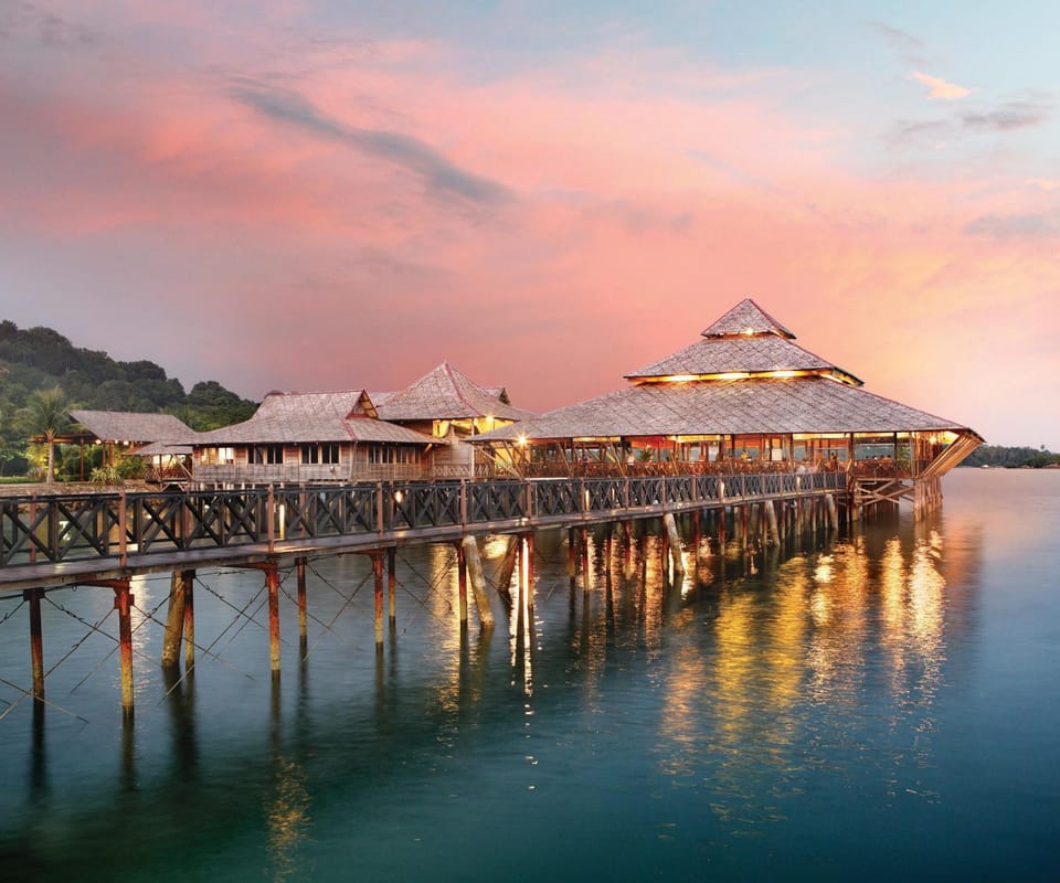Restaurant/places to eat, Neighbourhood, Natural landscape, Sunset
