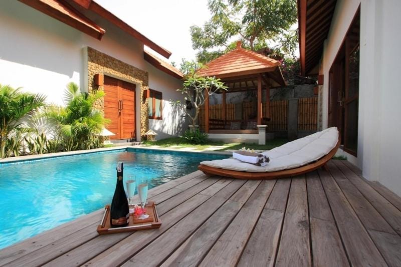 Facade/entrance, Swimming pool, Swimming pool