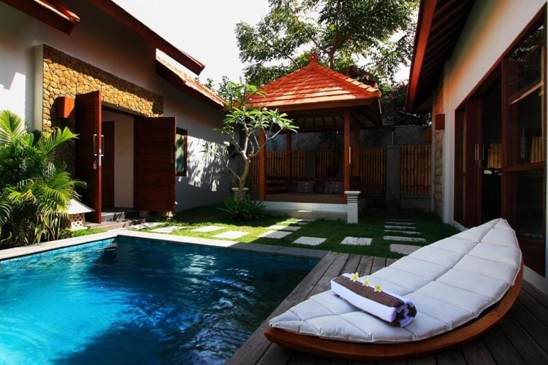 Swimming pool, Swimming pool