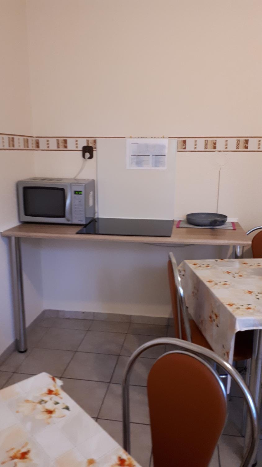 Kitchen or kitchenette, Dining area, Communal kitchen, minibar