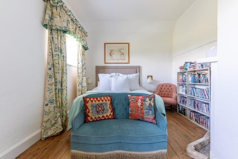Bed, Seating area, Bedroom