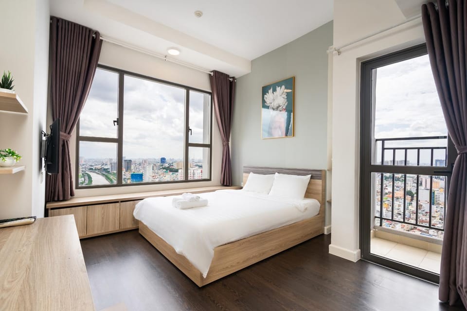 Infinity Pool Signature - Saigon Rivergate Apartment in Ho Chi Minh City