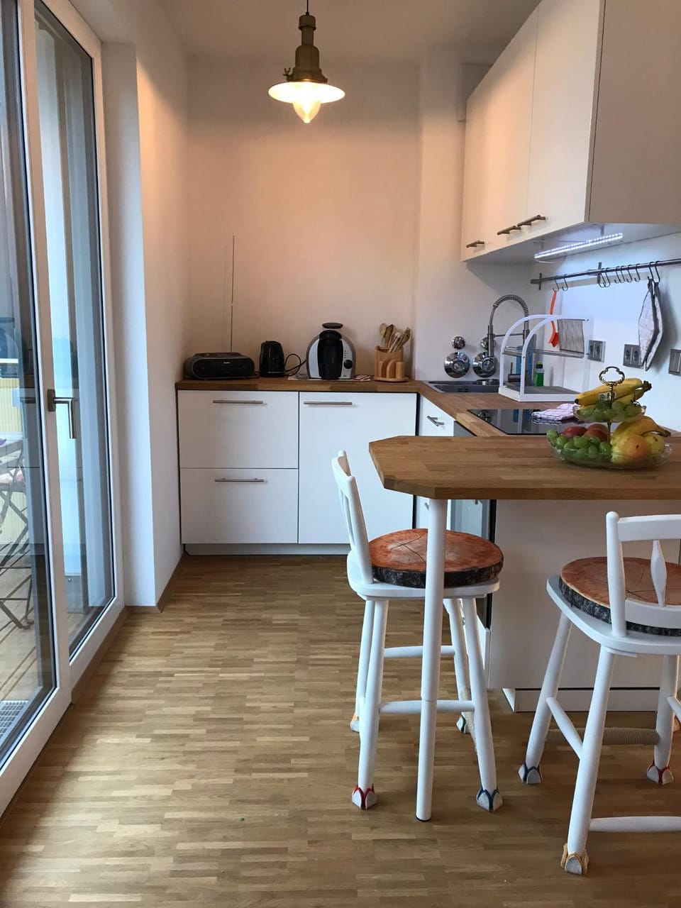 Photo of the whole room, Decorative detail