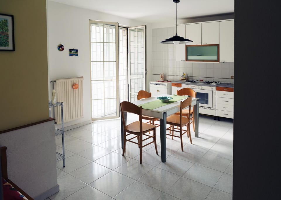 Kitchen or kitchenette, Seating area, Dining area, stove