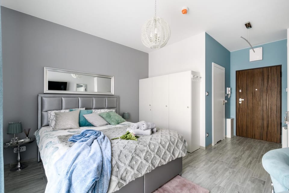 Bed, Other, Photo of the whole room, Decorative detail, Guests, Time of day