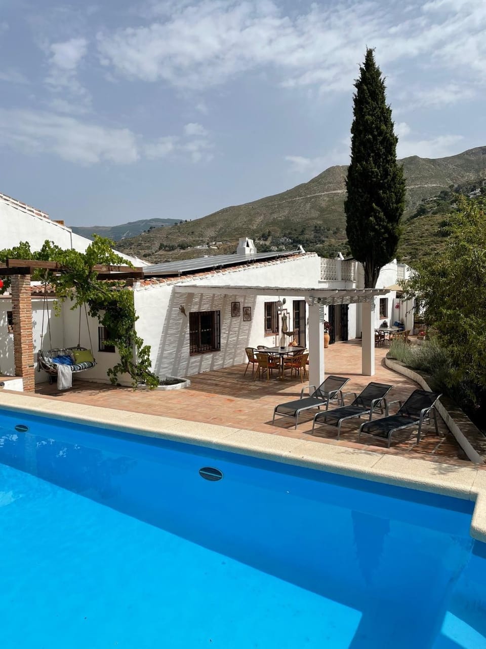 Property building, Swimming pool, sunbed
