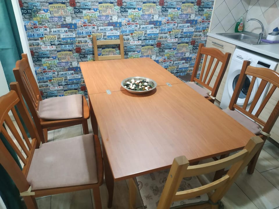 Dining area, kitchen