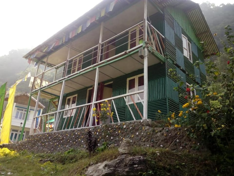 Facade/entrance, Bird's eye view