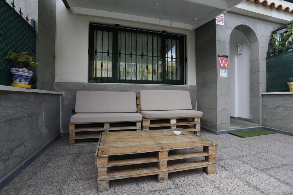 Property building, Balcony/Terrace, Balcony/Terrace