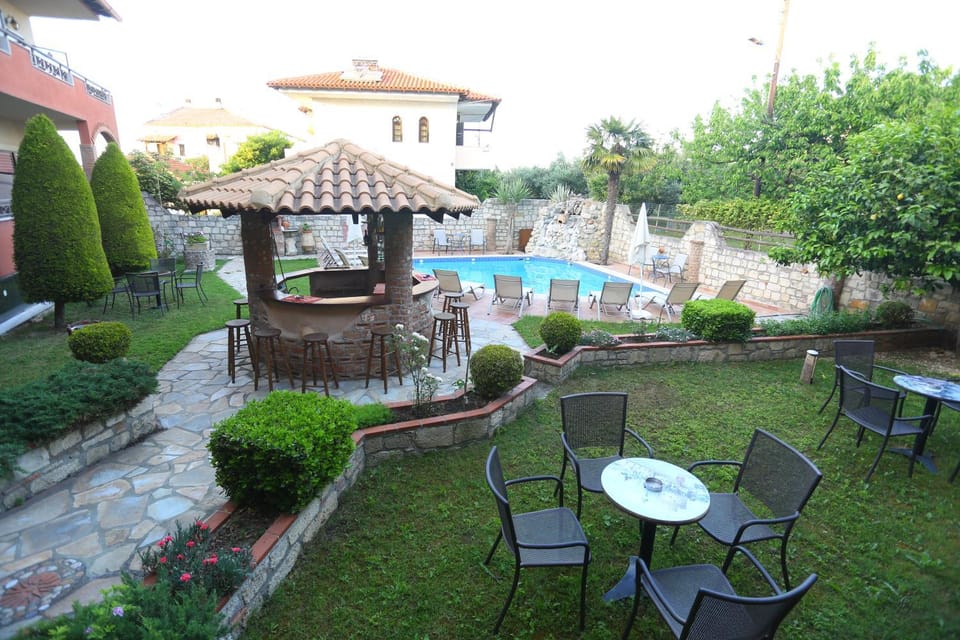 Patio, Day, Garden
