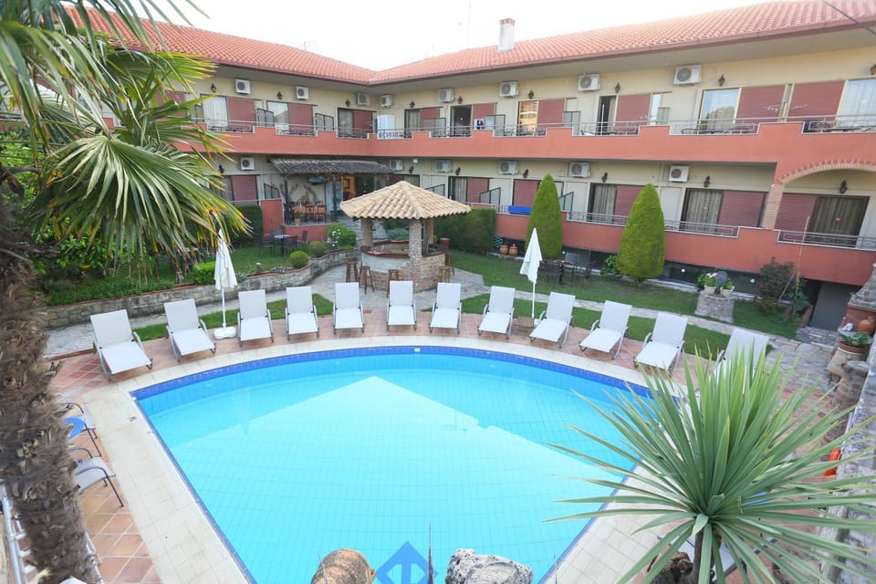 Day, Swimming pool
