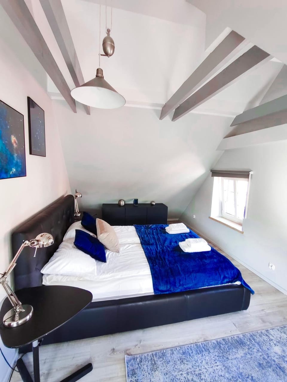 Bed, View (from property/room), Seating area, Bedroom, City view, Landmark view, towels