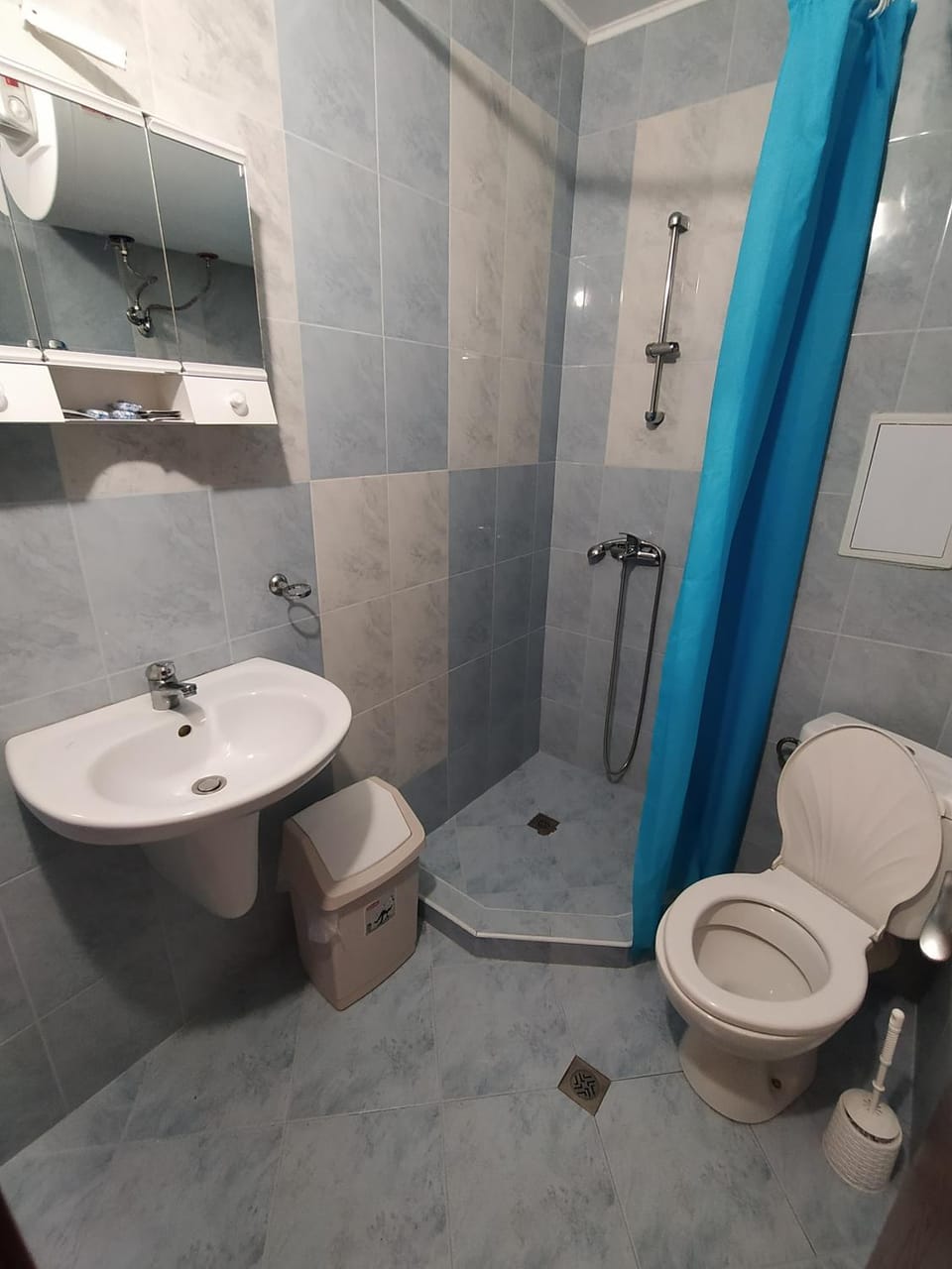 Toilet, Bathroom, towels