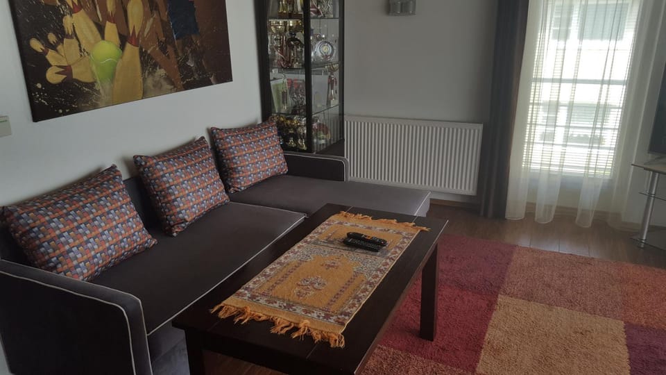 Photo of the whole room, Family