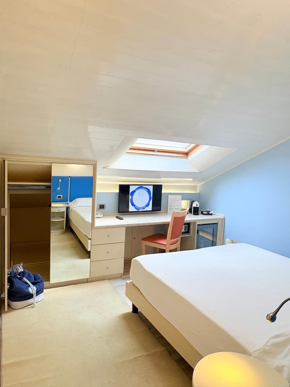 Bed, TV and multimedia, Coffee/tea facilities, Photo of the whole room, Bedroom