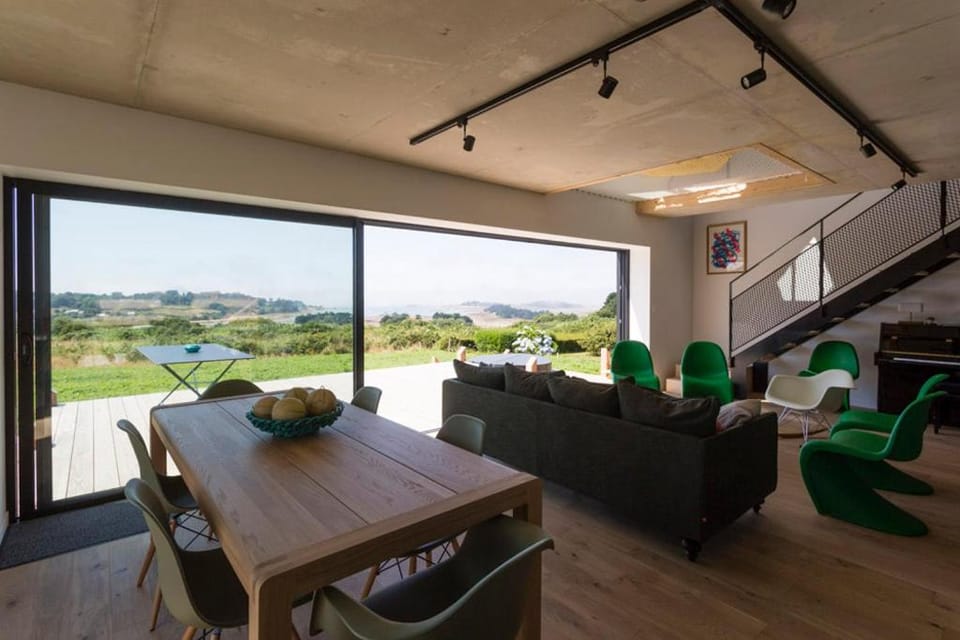 Maison avec vue mer d'exception et jacuzzi Villa in Penvénan