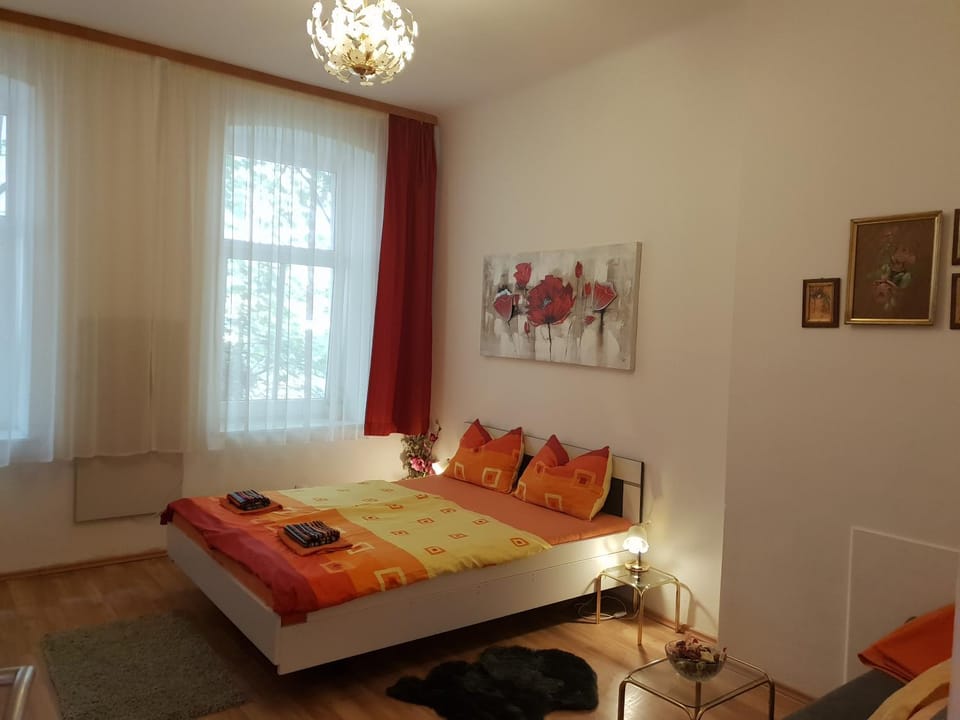 Photo of the whole room, Bedroom