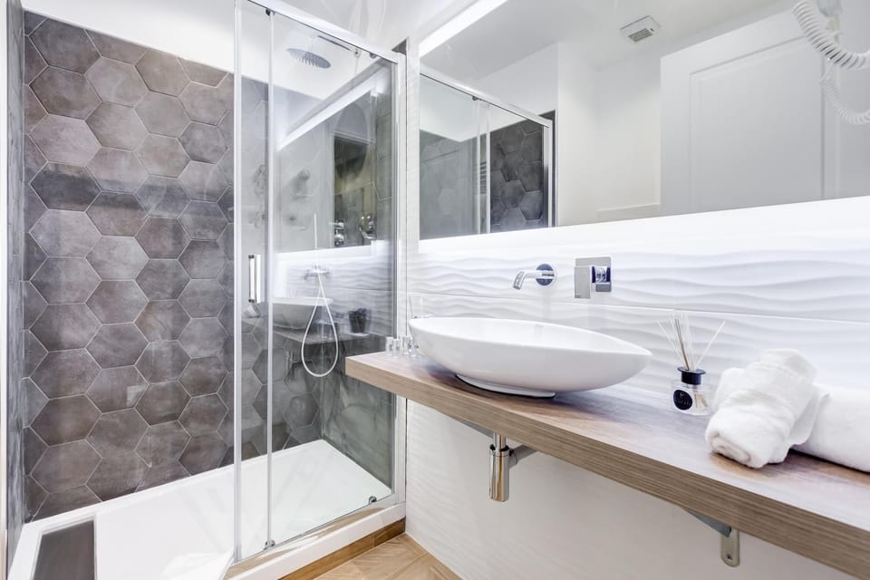 Shower, Toilet, Bathroom, Decorative detail
