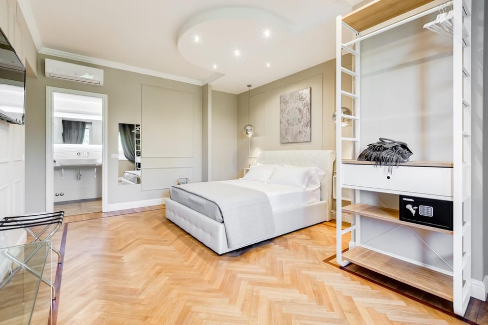 Photo of the whole room, Decorative detail, Bedroom