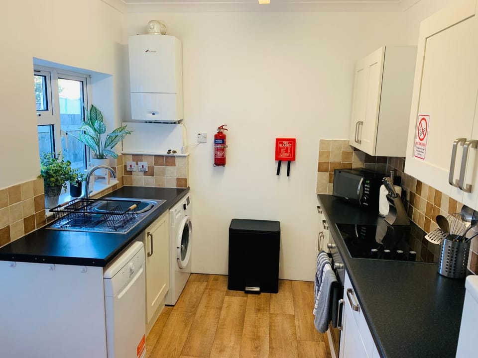 Kitchen or kitchenette, kitchen, kitchen