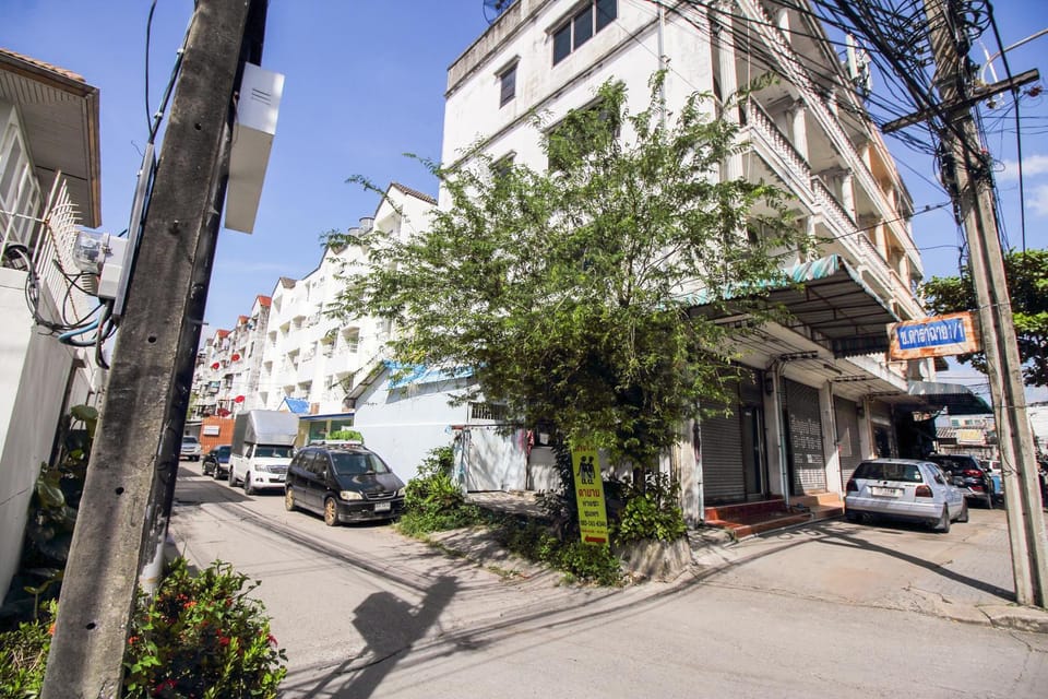 Property building, Neighbourhood, City view, Street view