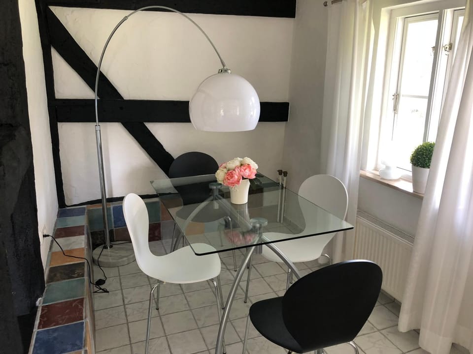 Photo of the whole room, Dining area