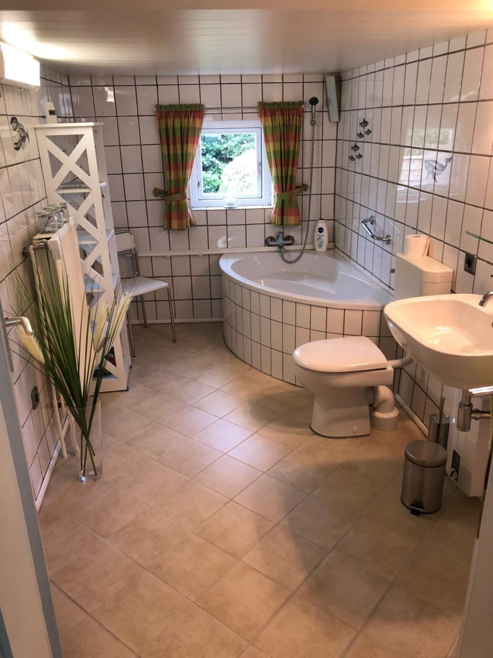 Bathroom, Photo of the whole room