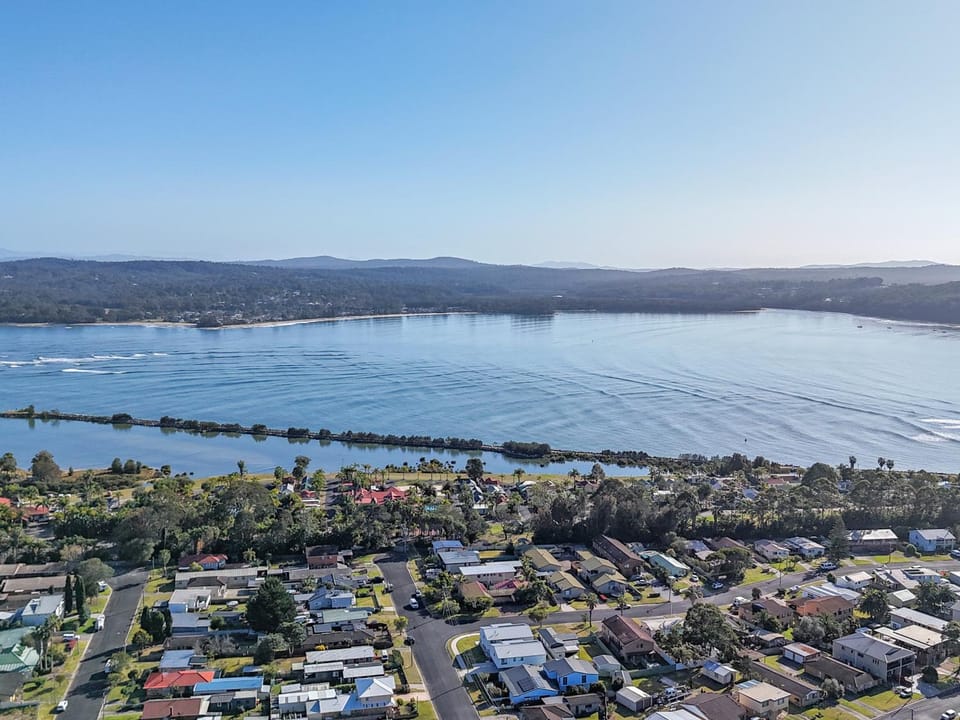 Neighbourhood, Bird's eye view, City view, Sea view, Street view, Location