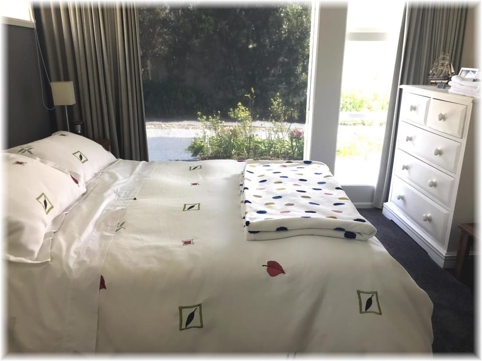 Peaceful Pukerua Bay Apartment in Wellington Region