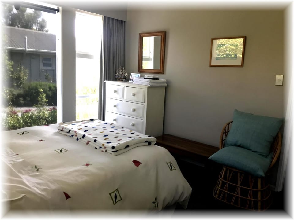 Peaceful Pukerua Bay Apartment in Wellington Region