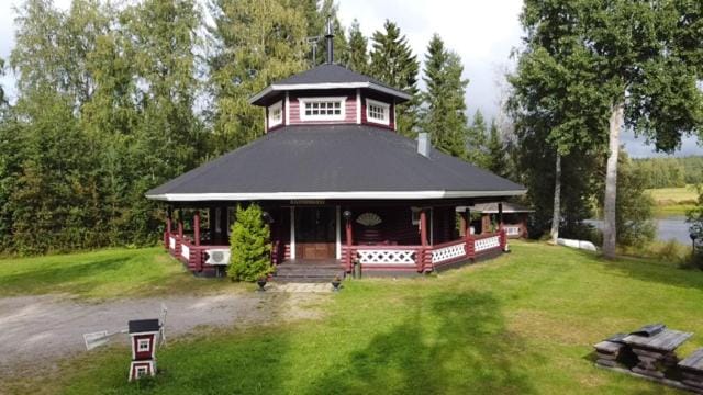 Karhunhovi Villa in Finland