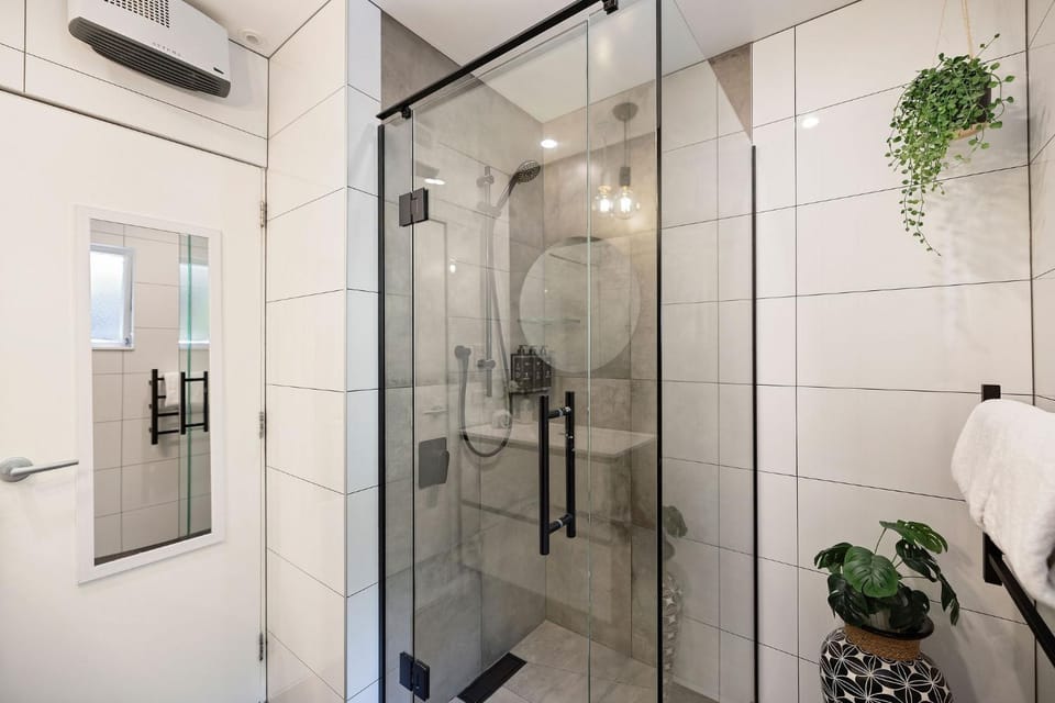 Shower, Bathroom, towels