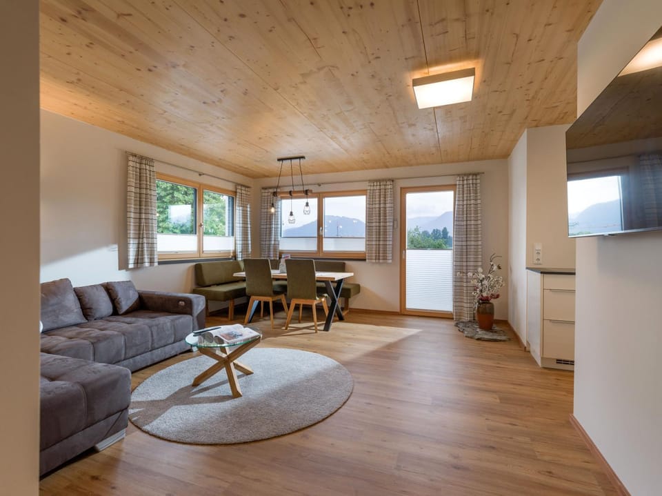 TV and multimedia, Living room, Dining area