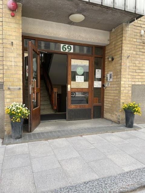 Property building, Facade/entrance