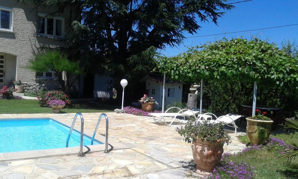 Domaine de Lazuel à 2,5km du centre ville Bed and Breakfast in Provence-Alpes-Côte d'Azur