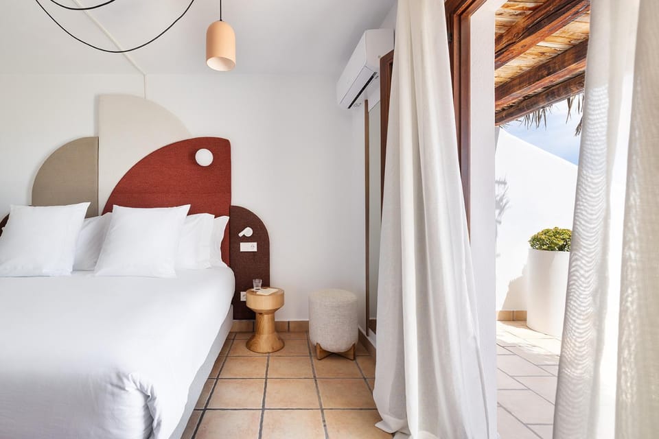 Bed, Balcony/Terrace, Photo of the whole room, Bedroom