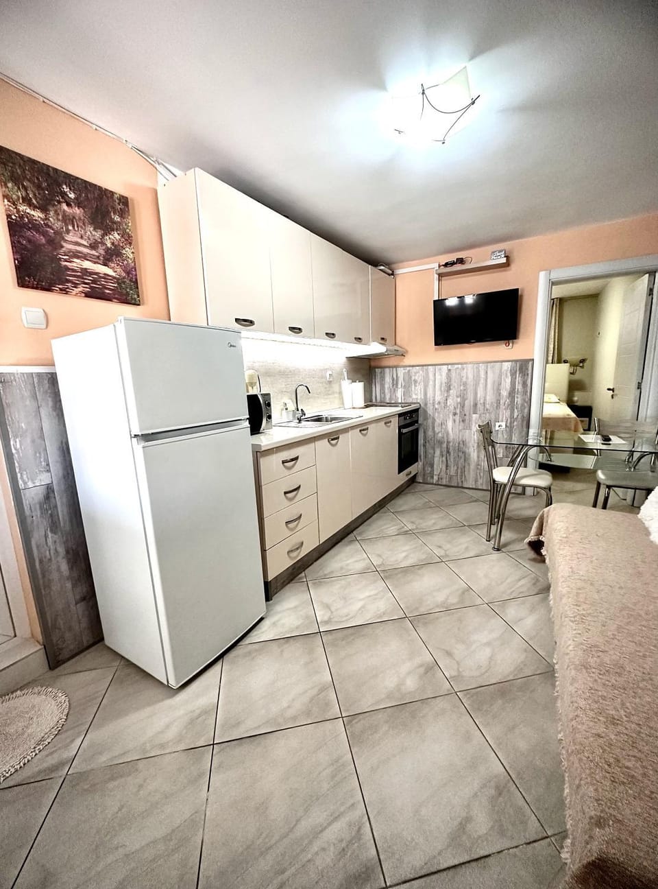 TV and multimedia, Kitchen or kitchenette, Living room, Seating area, Dining area, minibar, oven, stove