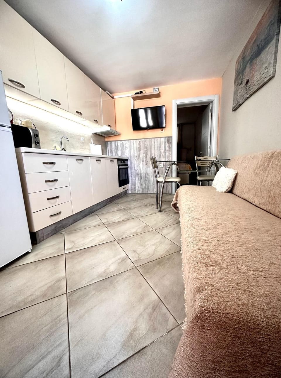 TV and multimedia, Kitchen or kitchenette, Living room, Seating area, Dining area, minibar, oven, stove