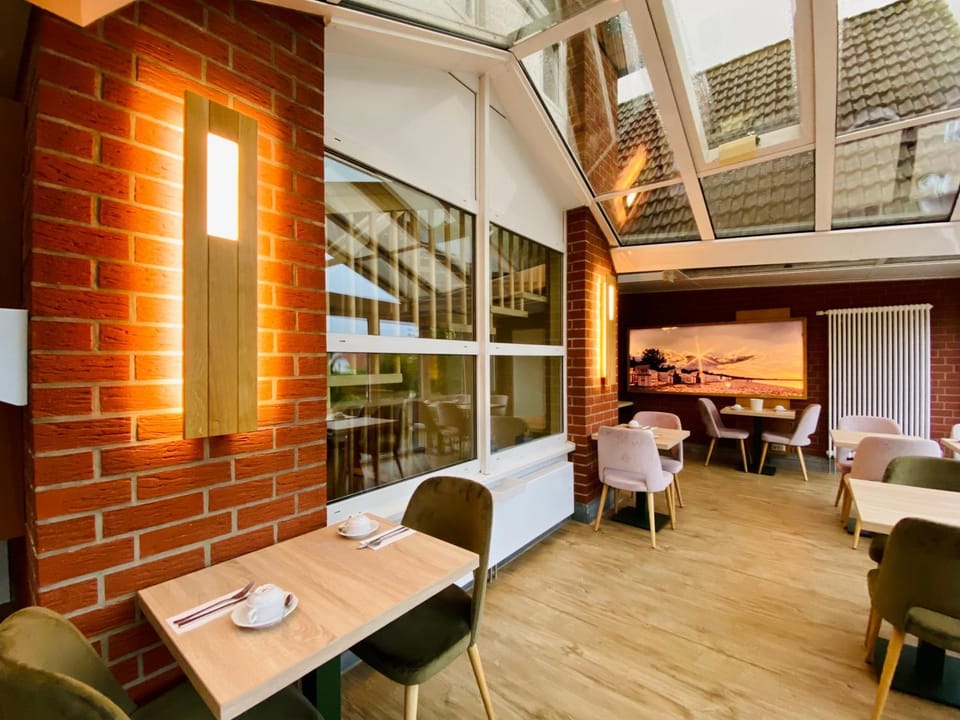 Restaurant/places to eat, Dining area