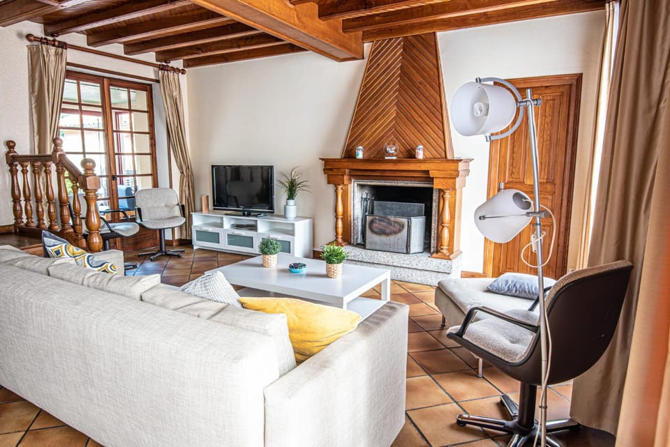 Communal lounge/ TV room, Living room, flat iron