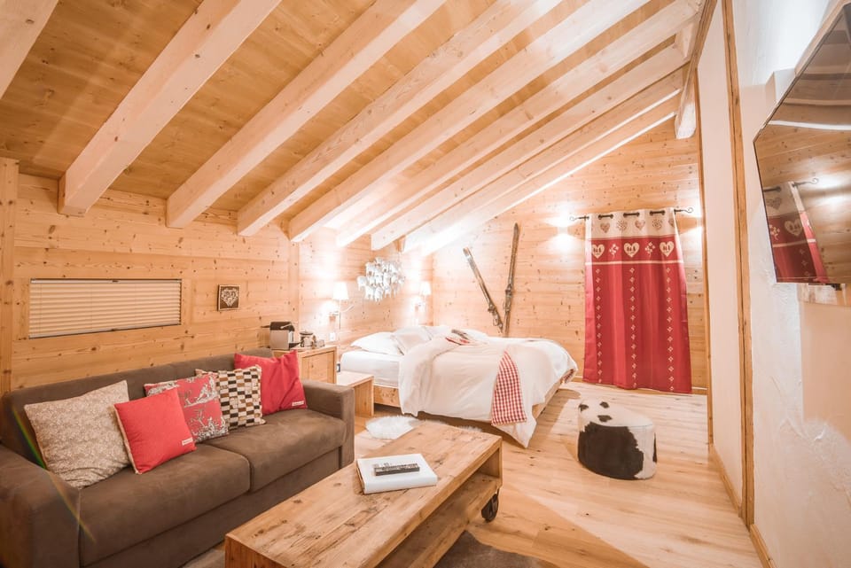Spring, Winter, Summer, Photo of the whole room, Autumn, On site