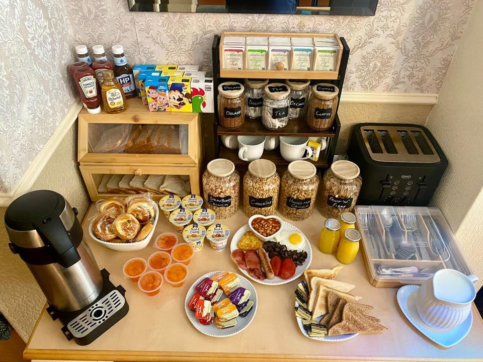 Continental breakfast, English/Irish breakfast