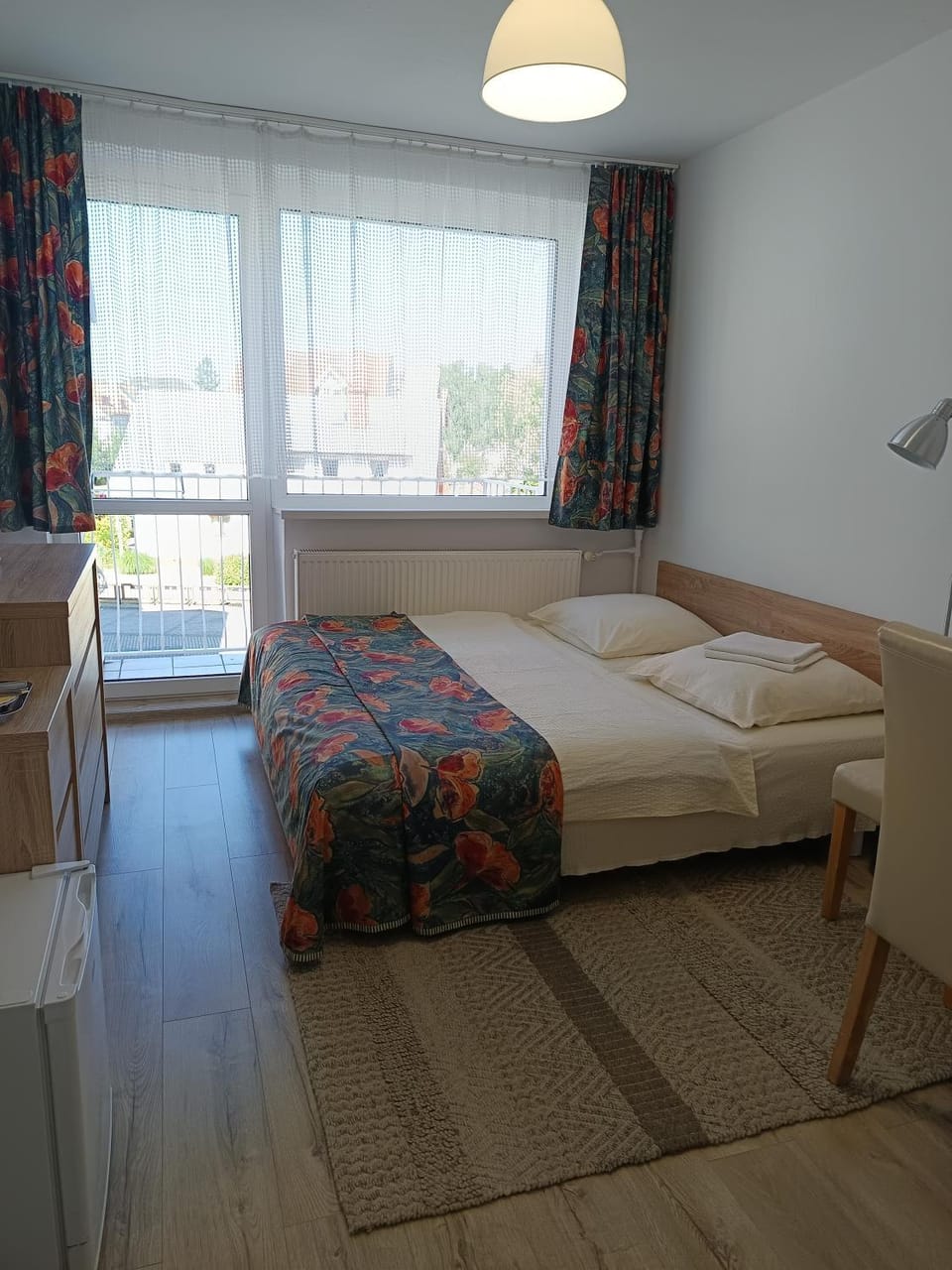 Bed, Photo of the whole room, towels