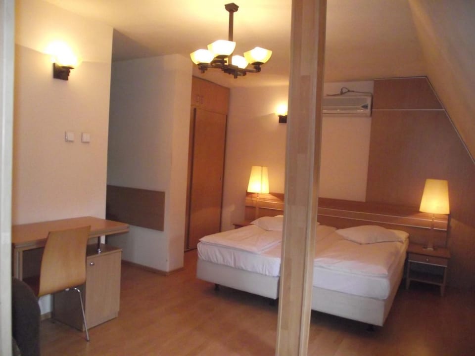 Bed, Photo of the whole room