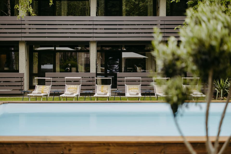 Property building, Patio, Day, Garden, Garden view, Pool view, Swimming pool, sunbed