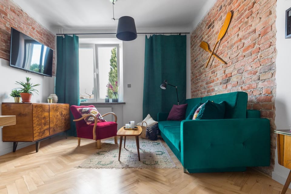 Bed, TV and multimedia, Living room